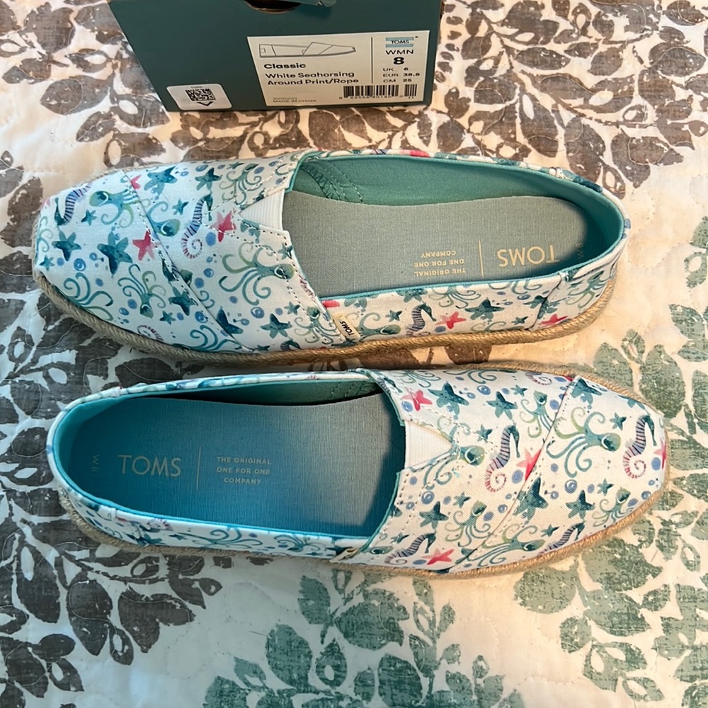 Toms size 8 seahorse classics